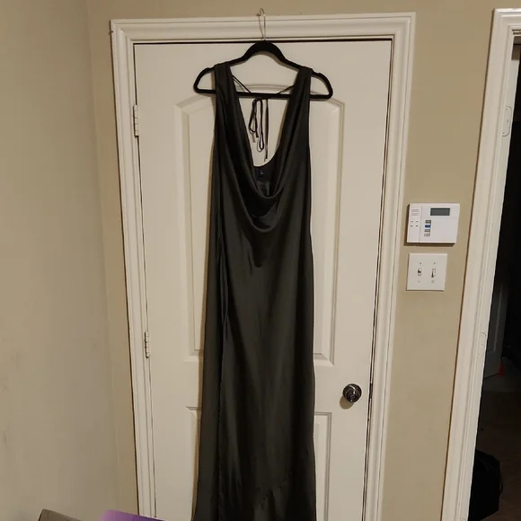 ASOS DESIGN Curve cowl neck cami beach in maxi dress khaki - Picture 5 of 5